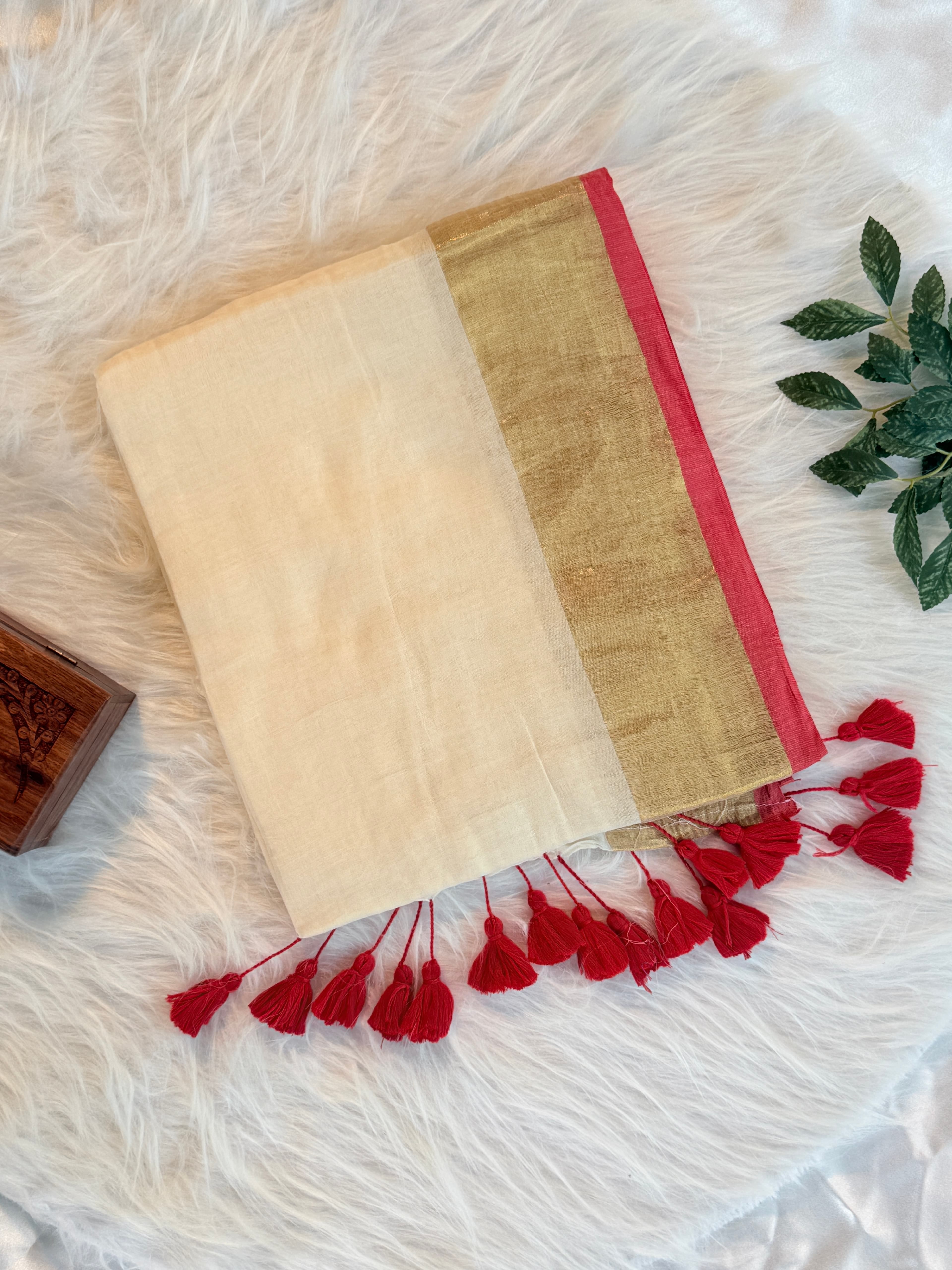 Kerala Set Mundu with gold kasavu border